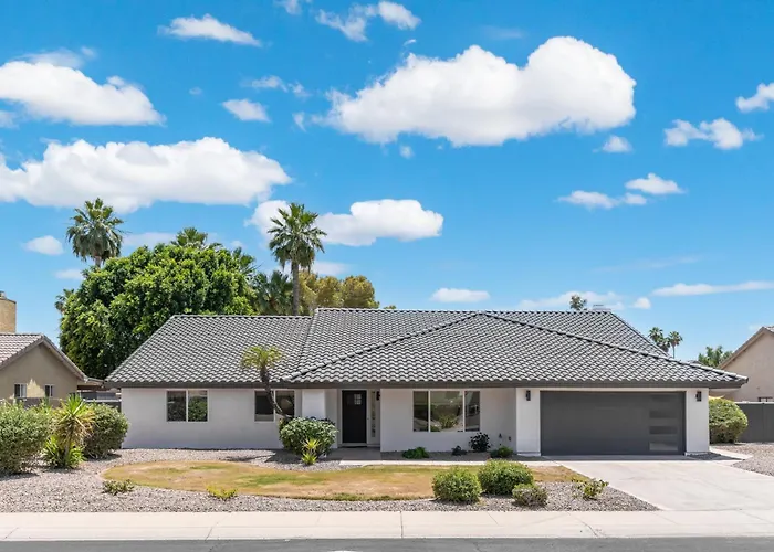 Modern Escape With Pool Ping Pong & Putting Holiday home Phoenix