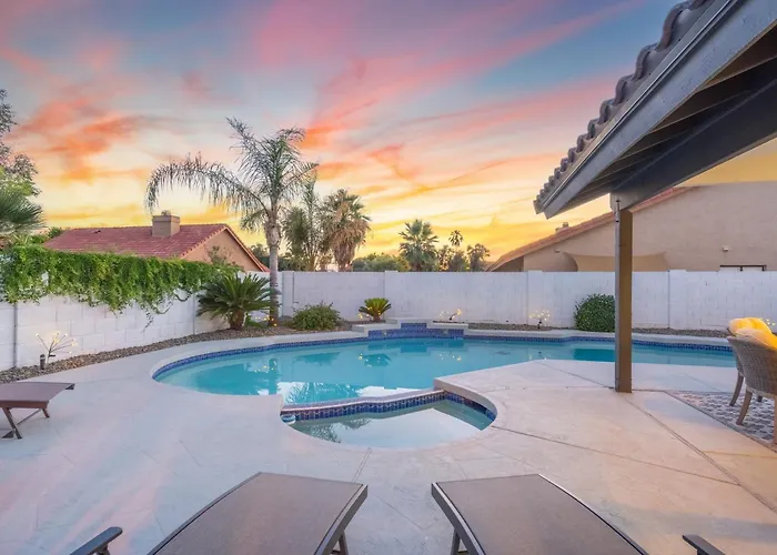 Modern Escape With Pool Ping Pong & Putting Holiday home