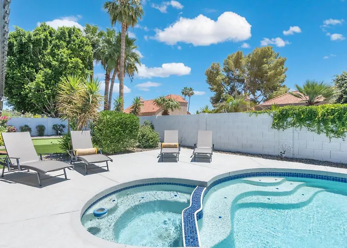 Holiday home Modern Escape With Pool Ping Pong & Putting *
