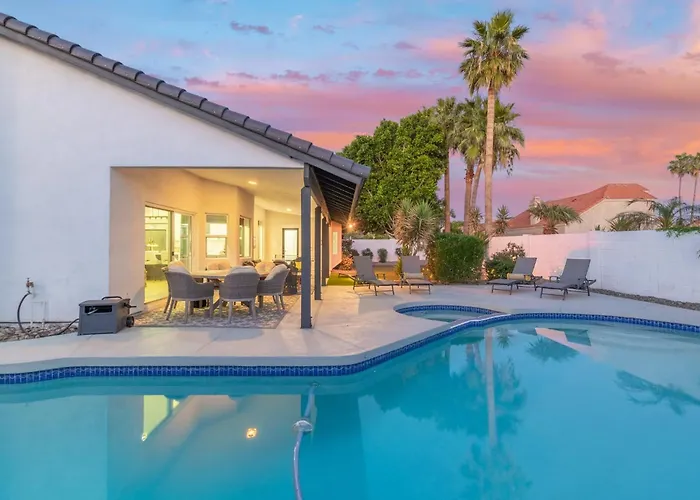 Holiday home Modern Escape With Pool Ping Pong & Putting