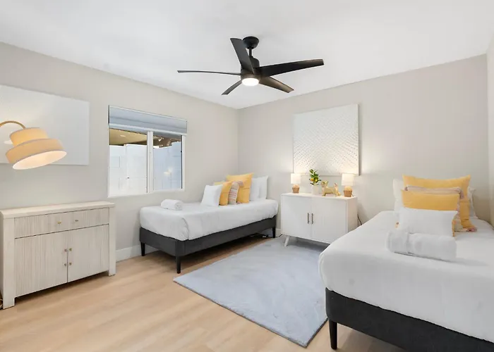 Modern Escape With Pool Ping Pong & Putting Holiday home Phoenix
